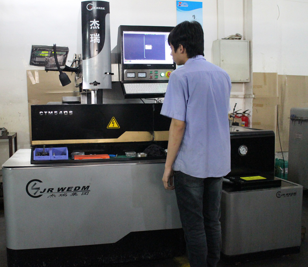 精密中走丝线切割机1